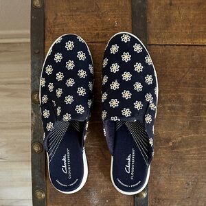 Clarks Cloudsteppers Navy Floral Daisy slip ons